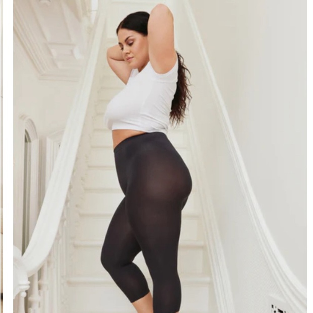 2 pairs of Thigh Society 21” Cooling cropped leggings - size XL/2XL (14/16)